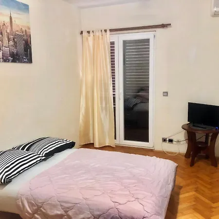 Danyja Apartment *